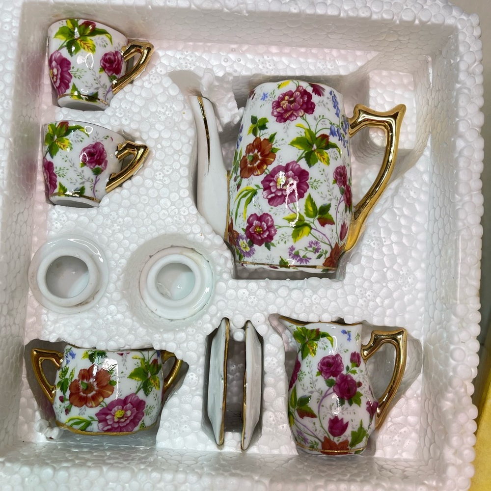 Formalities By Baum Brothers 10 Piece Chintzware Mini Tea Set White/ Flowers